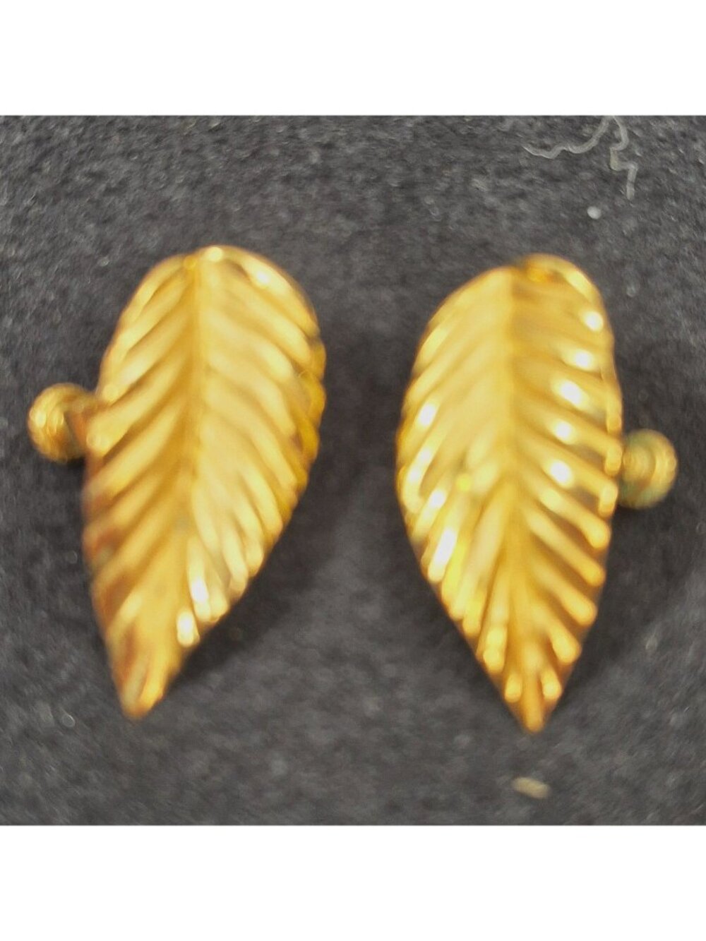 Vintage Napier Gold-Tone Leaf Clip-On Earrings Elegant Retro Jewelry